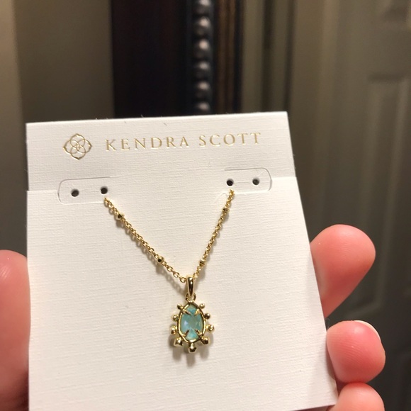 Kendra Scott Jewelry - Kendra Scott Gold and Green Pendant Necklace